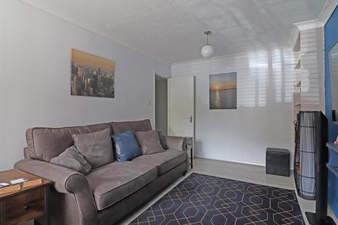2 bedroom flat for sale, Wordsworth Mead, Redhill