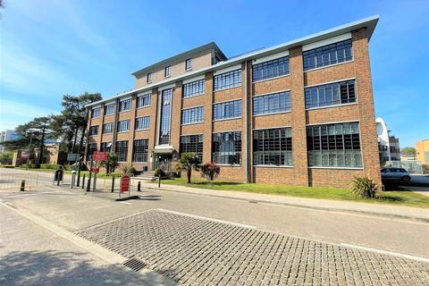 2 bedroom apartment to rent, Cathedral Court, Farnborough GU14