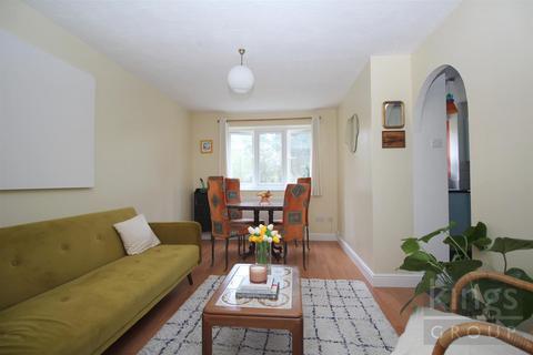 1 bedroom flat for sale, Alexander Court, Victoria Close, Cheshunt, Waltham Cross