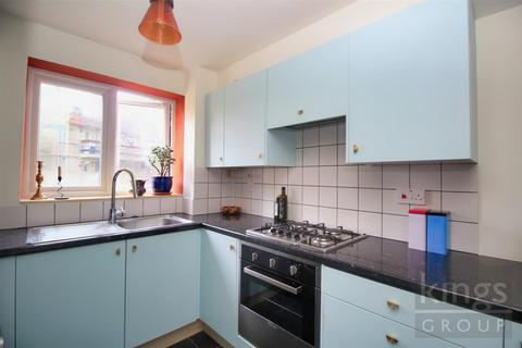 1 bedroom flat for sale, Alexander Court, Victoria Close, Cheshunt, Waltham Cross