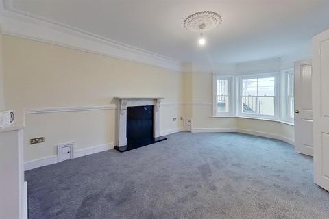 2 bedroom flat to rent, Marine Crescent, Folkestone