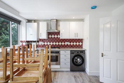 2 bedroom flat to rent, Keyes Road, London, NW2