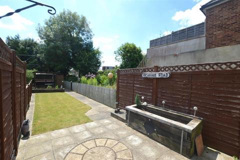 2 bedroom terraced house for sale, New Road, Croxley Green