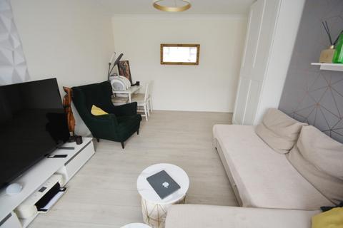 10 Gulliver Close, Northolt, UB5 5QB