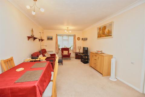 1 bedroom flat for sale, Fairbanks Lodge, Furzehill Road, Borehamwood