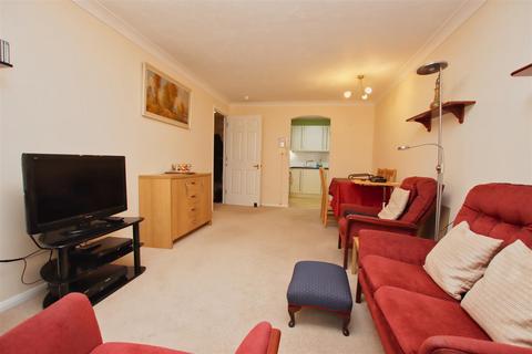 1 bedroom flat for sale, Fairbanks Lodge, Furzehill Road, Borehamwood