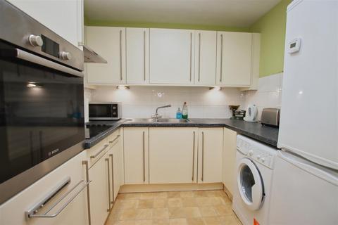 1 bedroom flat for sale, Fairbanks Lodge, Furzehill Road, Borehamwood