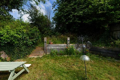 31b Rosebery Road, Epsom, KT18 6AF