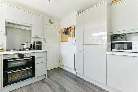 31b Rosebery Road, Epsom, KT18 6AF