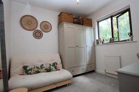 20 Woolmer Close, Borehamwood, WD6 5JZ