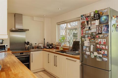 4 bedroom detached house for sale, New House Lane, Redhill