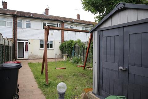 3 bedroom terraced house to rent, Common Road, Langley, Berkshire