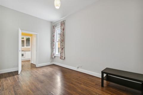 Studio to rent, Lambert Road, SW2