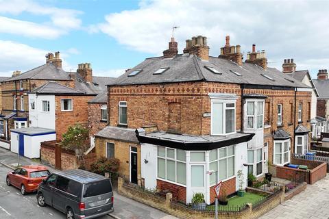 4 bedroom end of terrace house for sale, Raleigh Street, Scarborough