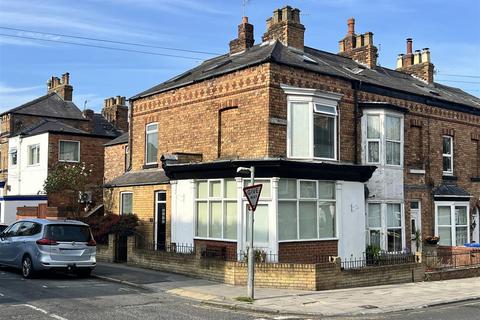 4 bedroom end of terrace house for sale, Raleigh Street, Scarborough