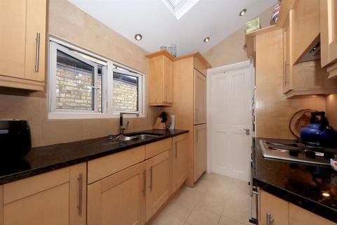 2 bedroom terraced house to rent, St Helens Road, W13