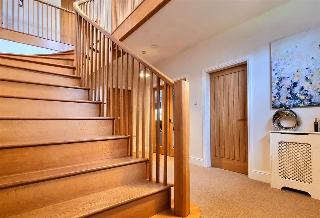 3 - Entrance Hall.jpg