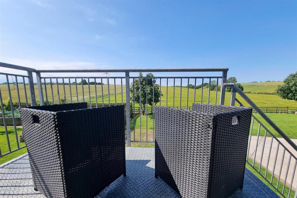 34 - Annexe Balcony.jpg