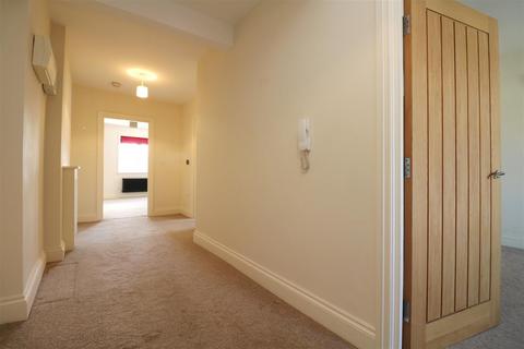 2 bedroom apartment to rent, Flat 4, 9 Market Place Warwick