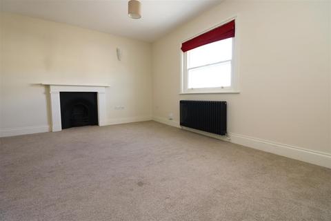 2 bedroom apartment to rent, Flat 4, 9 Market Place Warwick