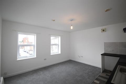 1 bedroom flat to rent, Raglan Court, Regent Street, GL1 4UB