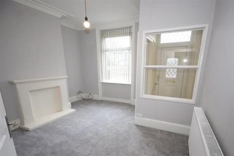 3 bedroom end of terrace house to rent, Halifax Road, Brighouse