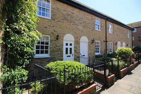 2 bedroom end of terrace house to rent, Stour Court, Sandwich