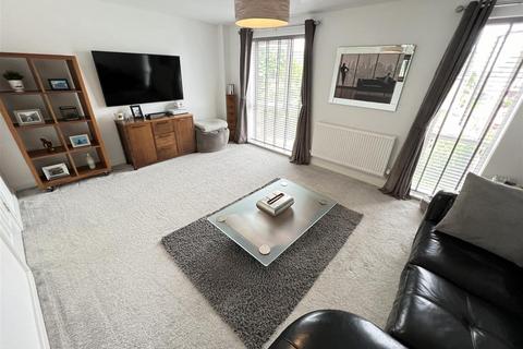 18 Barleyfield, Wirral, CH61 5AA