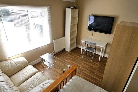 2 bedroom house of multiple occupation to rent, Mauldeth Road (Bedrooms, Shared flat), Manchester M14