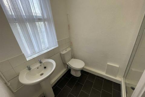 2 bedroom flat to rent, Francis Road, Leyton