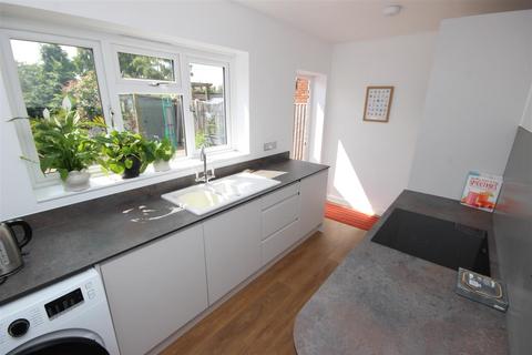 3 bedroom semi-detached house for sale, Thornhill Road, Halesowen B63