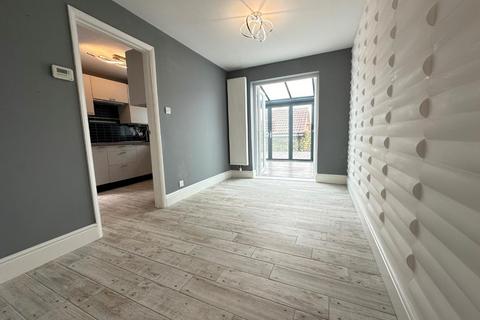 14 Bramble End, Northampton, NN4 9YD