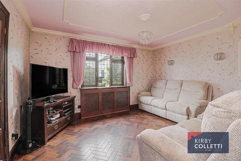 25 Orchard Square, Broxbourne, EN10 6JA