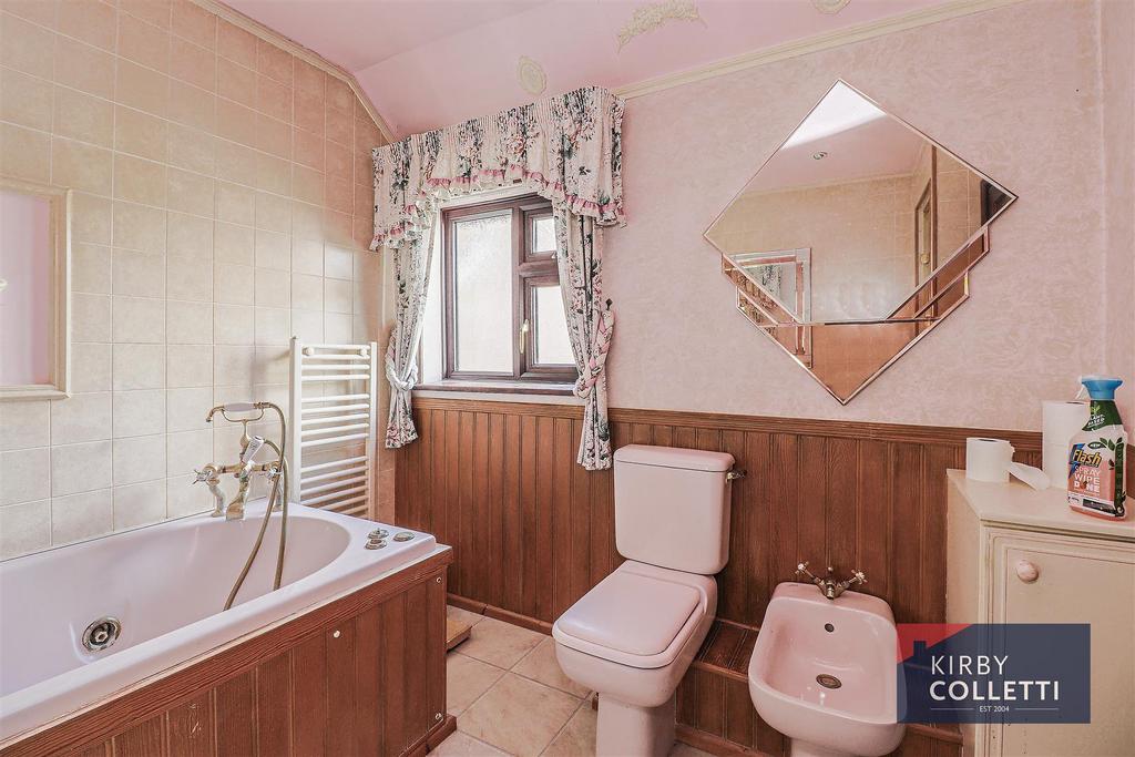 Bath/shower room