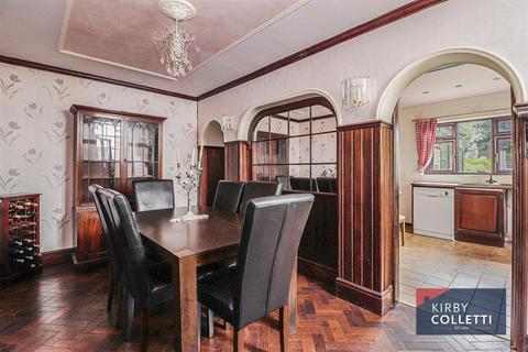 25 Orchard Square, Broxbourne, EN10 6JA