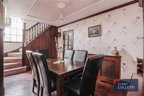 25 Orchard Square, Broxbourne, EN10 6JA