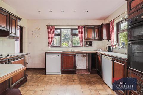 25 Orchard Square, Broxbourne, EN10 6JA