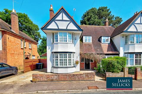 4 bedroom semi-detached house for sale, Hillcrest Avenue, Market Harborough