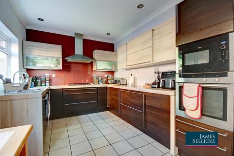 4 bedroom semi-detached house for sale, Hillcrest Avenue, Market Harborough