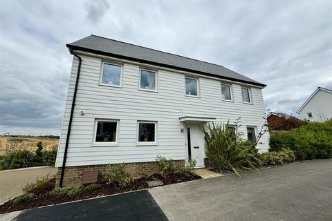 4 bedroom detached house to rent, Foxglove Avenue, Bexhill-on-Sea TN40