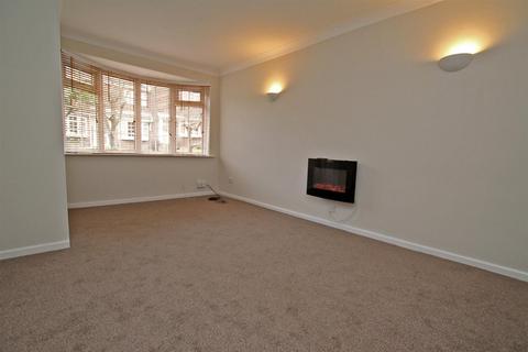 2 bedroom townhouse to rent, Holkham Close, Nottingham NG5