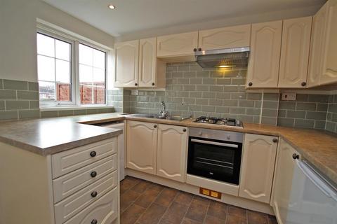 2 bedroom townhouse to rent, Holkham Close, Nottingham NG5