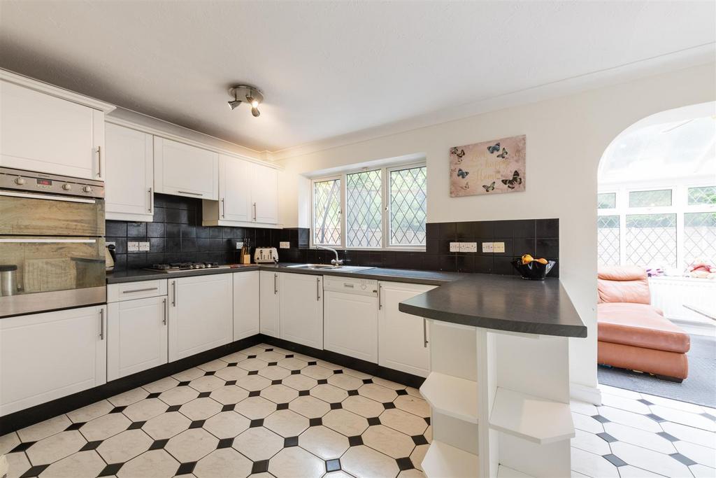 9 Besford Grove, Shirley, B90 4 YU 6.jpg