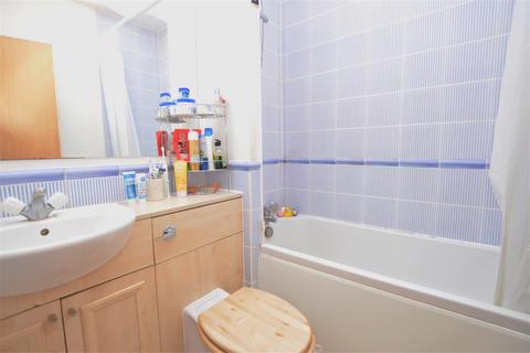 1 bedroom apartment to rent, Jetty Court, Old Bellgate Place, E14