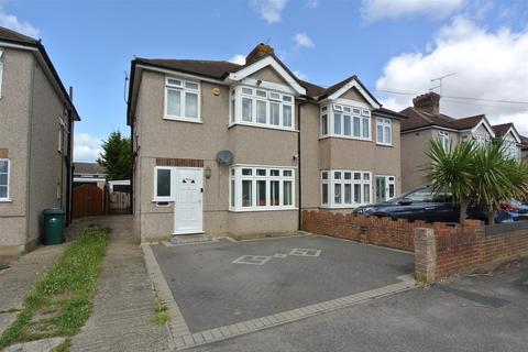 3 bedroom house to rent, Avondale Road, Ashford TW15