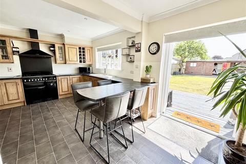 4 bedroom detached house for sale, Lulworth Avenue, Poole BH15