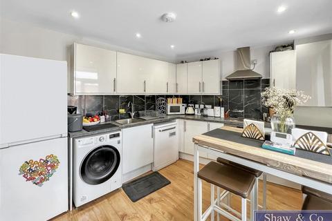 2 bedroom flat for sale, London Road, Brentford TW8