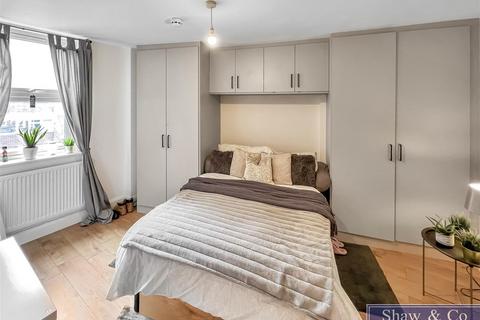 2 bedroom flat for sale, London Road, Brentford TW8