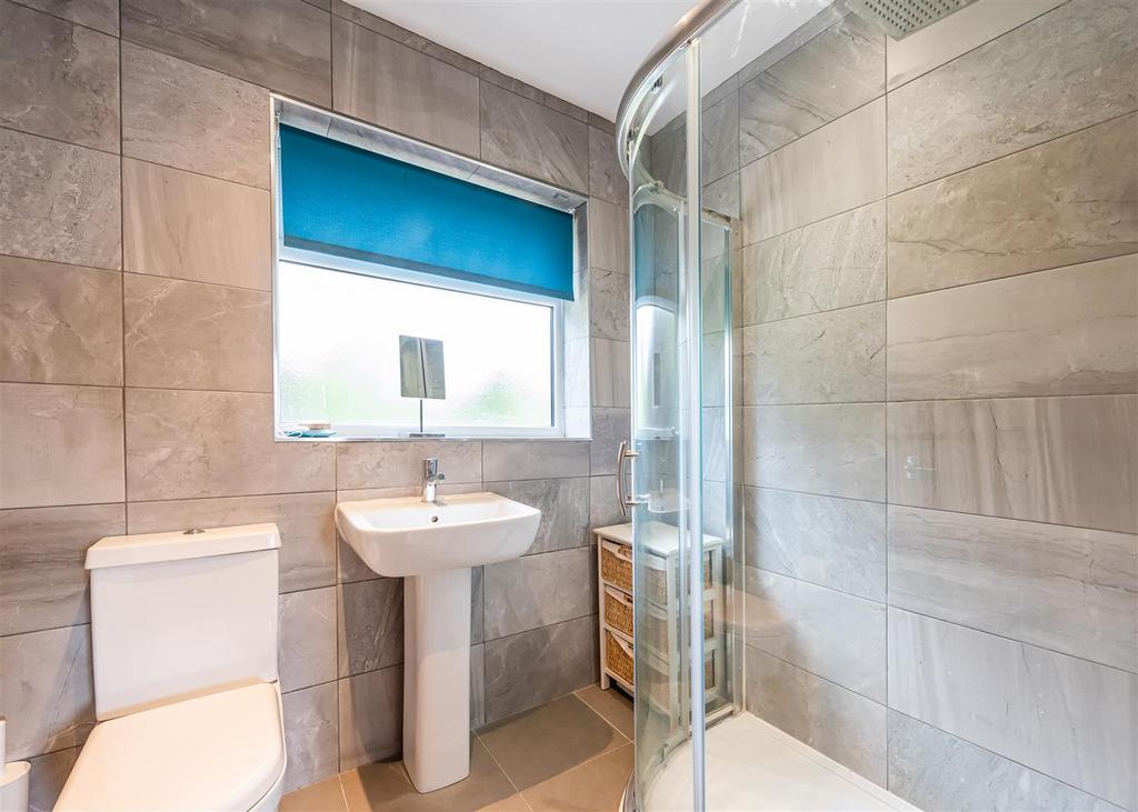 1 Fairfield Drive-Bathroom.jpg