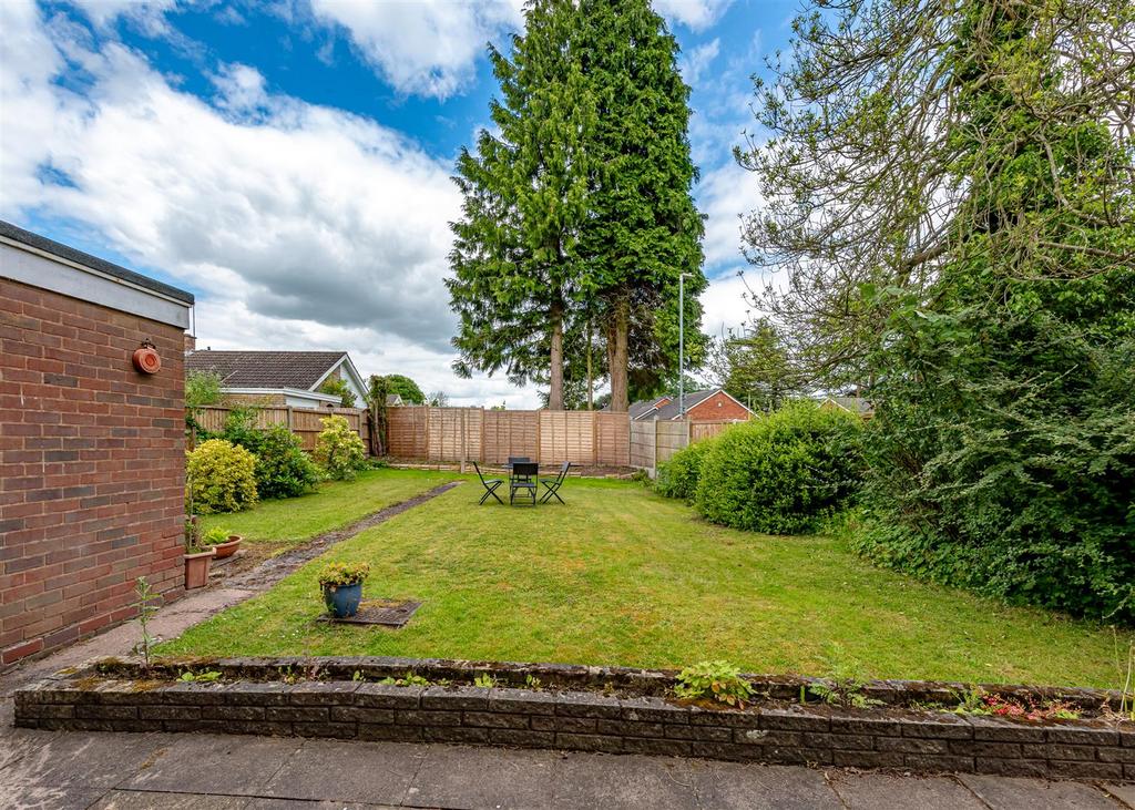 1 Fairfield Drive-Garden1.jpg
